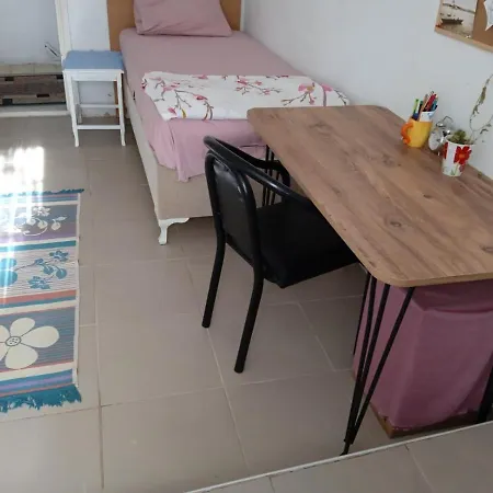 Апартаменты For Only Women Single Room, In Uskudar